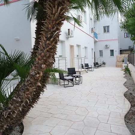 Elegante Bilocale Con Giardino Apartment Lecce Bagian luar foto